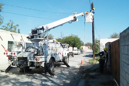 Postes viejos causan apagones en Nadadores