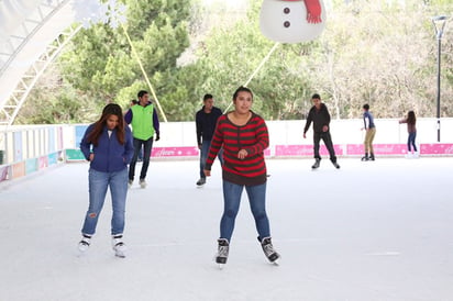 Reciben pistas de hielo a cerca de 56 mil personas