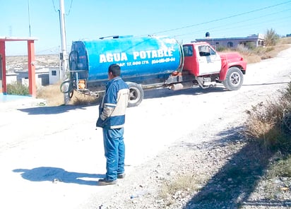 Abastece el municipio agua a vecinos de Monte Viejo