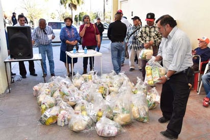 Cumple Municipio con adultos mayores