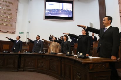 Asumen diputados y se van 2 meses de 'vacaciones'