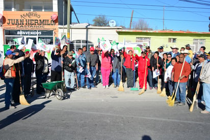 Realizan limpieza en el Bulevar Galaz