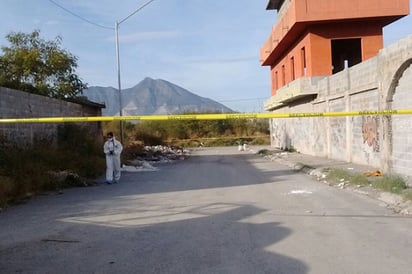 Hallan en baldío a un niño muerto