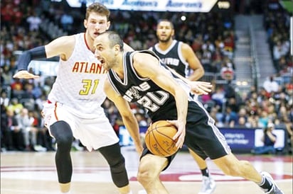 Atlanta le pega a los Spurs