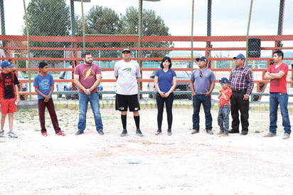 Llevan clínicas de softbol y béisbol