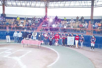 Inauguran softbol municipal