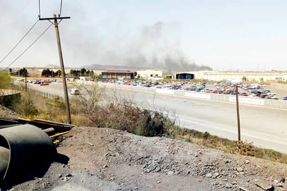 Incendio en Trinity, desalojan al personal