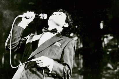 'El Príncipe de la canción' llega a los 70