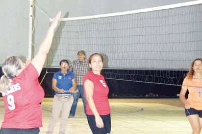 UANE gana en el voleibol municipal