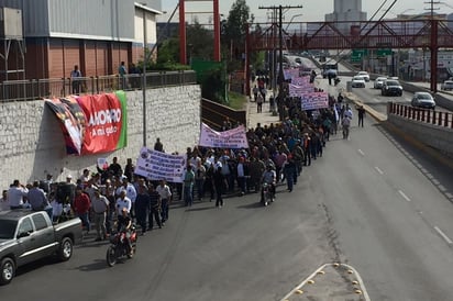 Marchan obreros de AHMSA