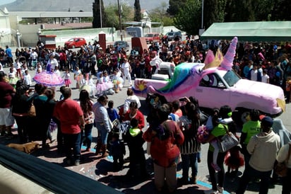 Celebran con desfile la llegada de la primavera