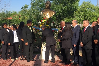 Recuerdan aniversario de natalicio de Benito Juárez