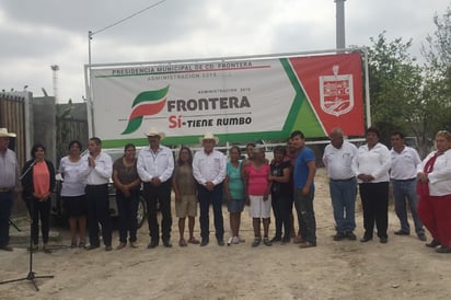 Inaugura el alcalde 3 obras de electrificación