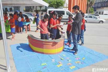 Premia SIMAS a estudiantes ganadores