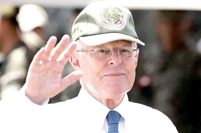 Kuczynski renuncia a la presidencia de Perú