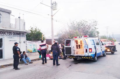 Explota residencia, rescatan a familia