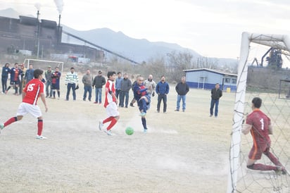 Acería golea al Decapado Continuo