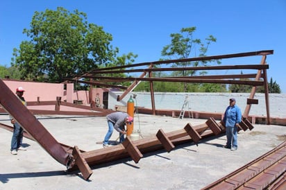 Retira municipio estructura dañada