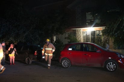 Cae veladora e inicia quemazón