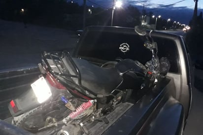 Tumba taxista a motociclista