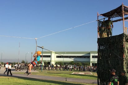 Disfrutan cientos de familias paseo dominical