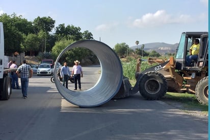 Llega tubería para drenaje pluvial de colonia Las Flores