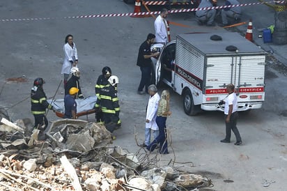 Hallan más restos humanos en edificio derrumbado