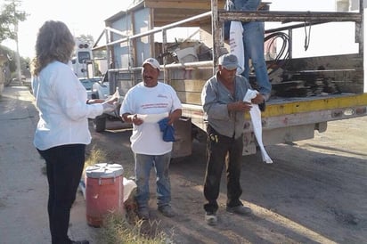 Felicita Gladys Ayala a los albañiles en su día