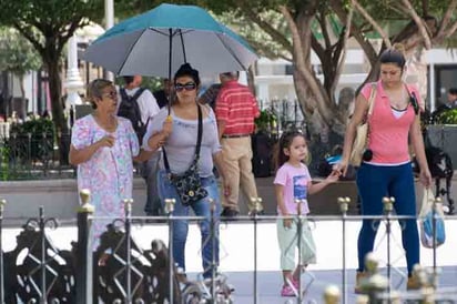 Emite recomendaciones para evitar golpe de calor