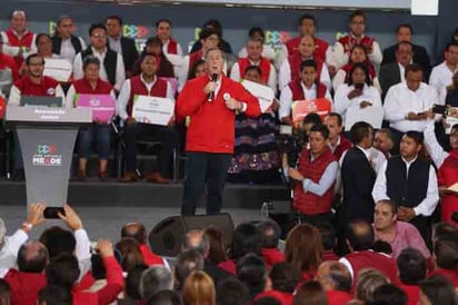 El PRI está de pie: Meade