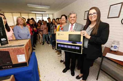 Entrega Rector equipo de cómputo