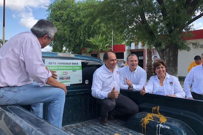 Promueven en apoyo a Meade regularización de autos ‘chuecos’