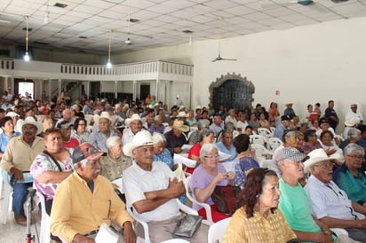 Reciben adultos mayores apoyo del programa 65 y Mas