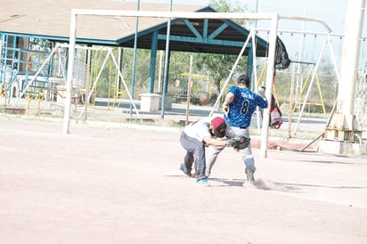 Apretado triunfo de los Malos