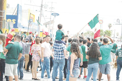 Monclova festeja el triunfo del TRI