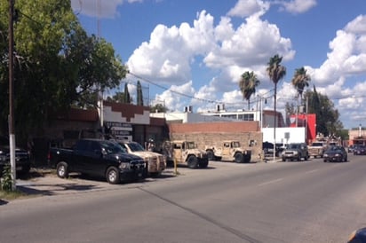 Ejército detienen a policías con droga y dinero