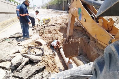 Mega fuga deja sin agua a 7 mil usuarios