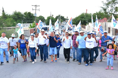 Encuestadora da como ganador a Alfredo Paredes