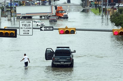 Realizan más de 200 rescates en zona inundada