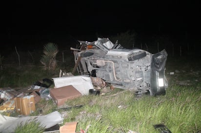 Vuelca camioneta en la carretera 53