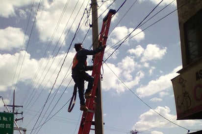 Se electrocuta trabajador de IZZI