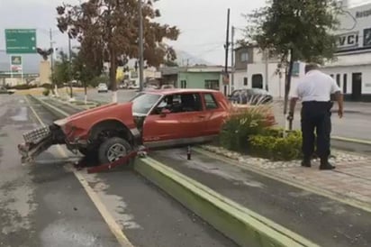 Sube al camellón su vehículo clásico