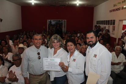 Celebra PRI triunfo de Gladys Ayala