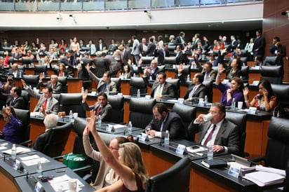 Alista Senado bajar salario a 852 mandos