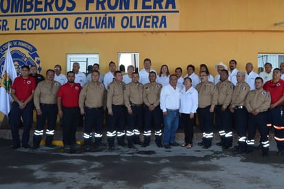 Autoridades reconocen y agasajan a Bomberos