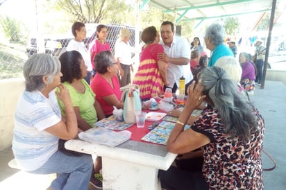 Agasaja el DIF a los abuelos en ‘Las Pompas’