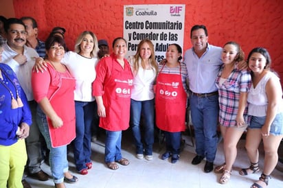 Entregan DIF Coahuila y Patronato de la Beneficencia Publica lentes a adultos mayores