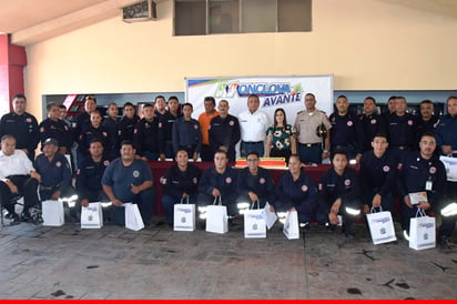 Reconoce Primera Dama la labor de los Bomberos