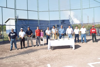 Inauguran softbol de Trinity