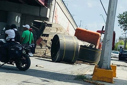 Caen de tráiler rollos de acero